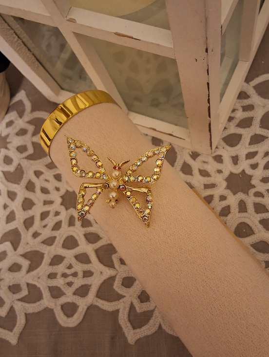 Jewelry - VTG White Gold Rhinestone & Pearl Butterfly Brooch